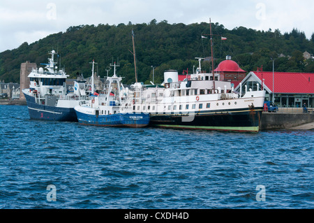 Bateaux amarrés à la Jetée Nord Oban Argyll and Bute, Ecosse, dont le navire à passagers Balmoral Banque D'Images