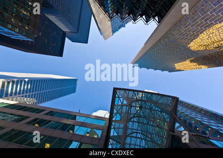 Low angle view of skyscrapers, Bay Street, Toronto, Ontario, Canada, Amérique du Nord Banque D'Images