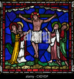 Vitraux médiévaux de la Crucifixion, la Rédemption, la fenêtre Corona East End, Corona I, la Cathédrale de Canterbury, Canterbury, Kent Banque D'Images