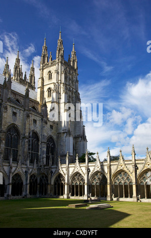 Tour du nord-ouest de la Cathédrale de Canterbury à partir du grand cloître, Site du patrimoine mondial de l'UNESCO, Canterbury, Kent, Angleterre Banque D'Images