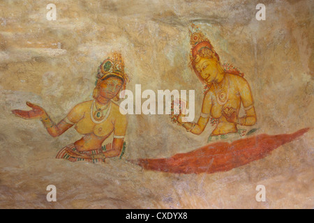 Les demoiselles de Sigiriya ou Cloud Maidens, le Rocher du Lion de Sigiriya, Forteresse UNESCO World Heritage Site, Sigiriya, Sri Lanka, Asie Banque D'Images