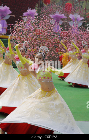 Les filles dans de beaux costumes Banque D'Images