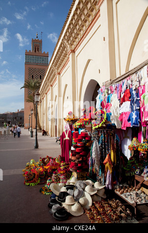 D'El Mansour Mosquée, des boutiques de souvenirs, Marrakech, Maroc, Afrique du Nord, Afrique Banque D'Images