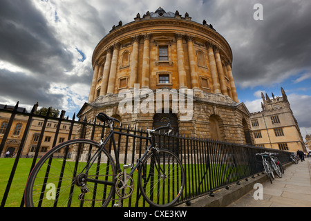 La Radcliffe Camera (bibliothèque de style palladien construite en 1748), Oxford, Oxfordshire, Angleterre Banque D'Images