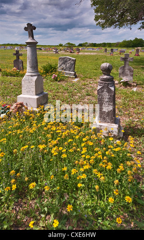 19e siècle, pierres tombales avec inscriptions au cimetière polonais à Panna Maria, au Texas, la plus ancienne colonie polonaise aux Etats-Unis Banque D'Images