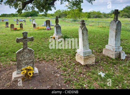 19e siècle, pierres tombales avec inscriptions au cimetière polonais à Panna Maria, au Texas, la plus ancienne colonie polonaise aux Etats-Unis Banque D'Images