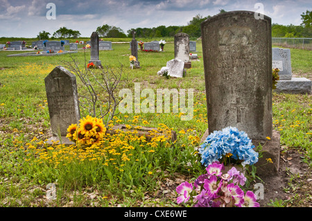 19e siècle, pierres tombales avec inscriptions au cimetière polonais à Panna Maria, au Texas, la plus ancienne colonie polonaise aux Etats-Unis Banque D'Images