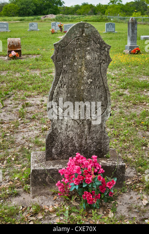 19e siècle, pierres tombales avec inscriptions au cimetière polonais à Panna Maria, au Texas, la plus ancienne colonie polonaise aux Etats-Unis Banque D'Images