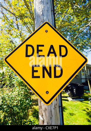 Dead End sign sur poteau en bois. Banque D'Images