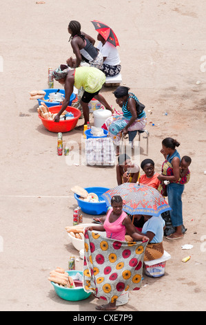 Des scènes de rue à Luanda, Angola, Afrique australe, Afrique Banque D'Images