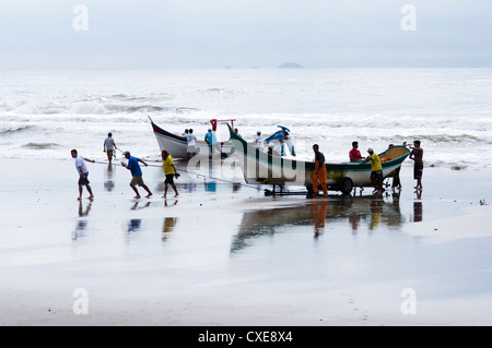 Le pêcheur local à Matinhos, état de Paraná, au sud du Brésil. Banque D'Images