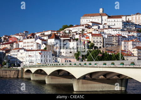 Vue sur la ville de Coimbra, à partir de la rivière Mondego, Beira Litoral, Portugal Banque D'Images