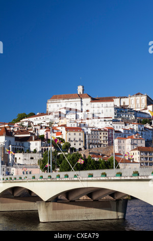 Vue sur la ville de Coimbra, à partir de la rivière Mondego, Beira Litoral, Portugal Banque D'Images