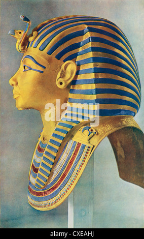 Toutankhamon. Le masque en or massif portrait qui couvrait la tête de la momie du jeune pharaon. Banque D'Images