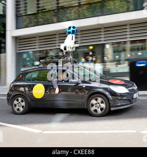 Gros plan de Google car & caméra vidéo RIG fixe dans le toit du véhicule, filmer des images de carte pegman en voiture Fetter Lane City de Londres Angleterre Royaume-Uni Banque D'Images