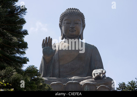 Big Tian Tan Buddha sur l'île de Lantau, Hong Kong, Chine. Banque D'Images