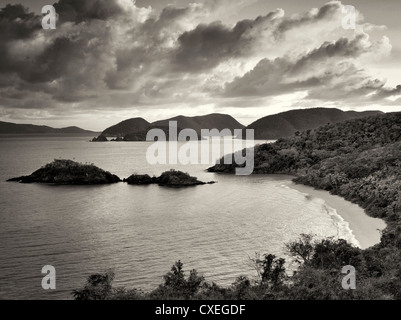 Trunk Bay lever du soleil. Saint John, Virgin Islands National Park. Banque D'Images