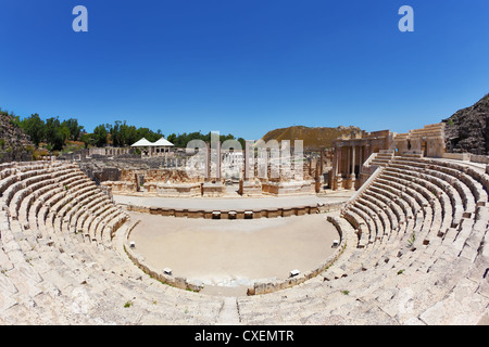 Le siège de pierre dans l'amphithéâtre romain Banque D'Images