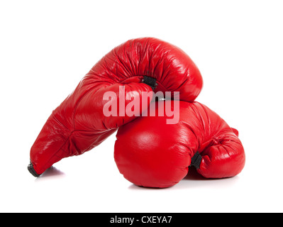 Gants de boxe rouge sur fond blanc Banque D'Images