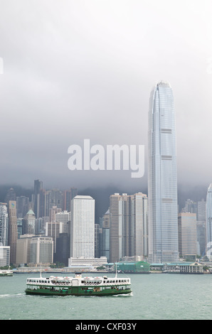 Star ferry et gratte-ciel de la SFI, hong kong Banque D'Images