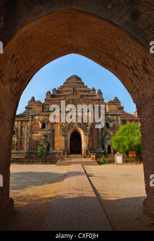 Le 12e siècle DHAMMAYANGYI PAHTO ou temple est le plus grand de Bagan et a probablement été construit par Narathu - Myanmar Banque D'Images