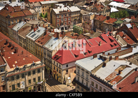 À Lviv, vue d'été de l'hôtel de ville Banque D'Images