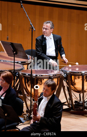 Orchestre Symphonique Magyar Radio effectuer en concert au MUPA le 14 septembre 2012 à Budapest, Hongrie. Conductor : Andras Ligeti Banque D'Images