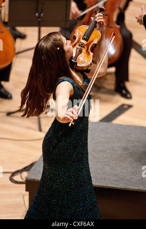 Aleksandra Kuls (Pologne) et l'Orchestre symphonique Magyar Radio effectuer en concert au MUPA le 14 septembre 2012 à Budapest Banque D'Images