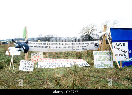 Bannières de protestation contre le projet d'extension M3 Banque D'Images