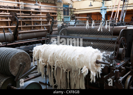 Masson Mills, Matlock Bath, Matlock, Derbyshire ; avis de tissage shed montrant le 'Derby' de renfort Banque D'Images