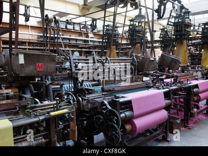 Masson Mills, Matlock Bath, Matlock, Derbyshire ; vue sur le tissage. Banque D'Images