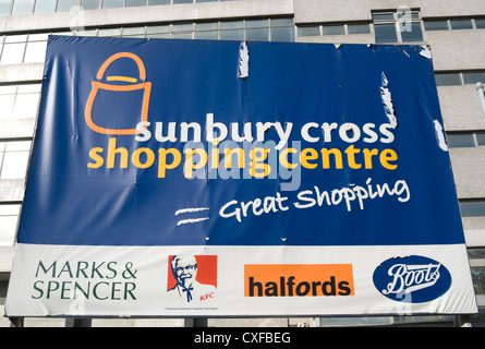 Annonce de bannière pour Sunbury Cross Shopping Centre, Middlesex, Angleterre Banque D'Images