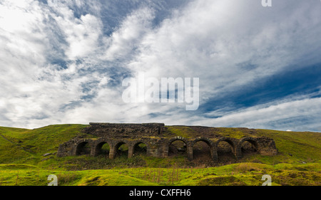 Old iron works, Banque de cheminée, Rosedale, North Yorkshire, Angleterre. UK Banque D'Images