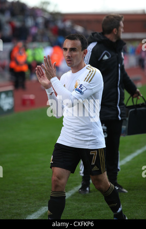 Swansea City Leon Britton à la fin d'un jeu loin d'attiser 2012. Banque D'Images