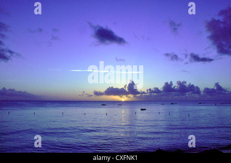 La Barbade coucher de soleil paysage marin tropical des tons bleus tranquillité Banque D'Images