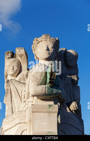 'Les affluents de la Seine' sculpture (1957) par Georges Saupique sur Pont Boieldieu, Rouen, France Banque D'Images