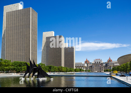 Le Nelson A. Rockefeller Empire State Plaza à vers State Capitol avec 'l'Œuf' à droite, Albany, New York State, USA Banque D'Images