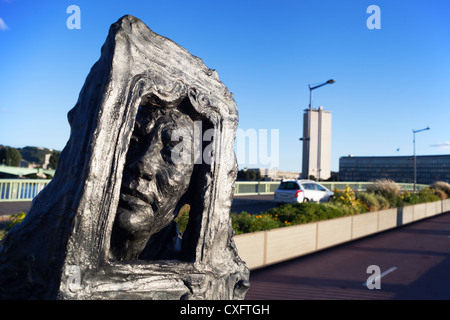 Buste de l'explorateur Jean-François de La Pérouse (1741-1788) sur le Pont Boieldieu à Rouen, Haute-Normandie, France Banque D'Images