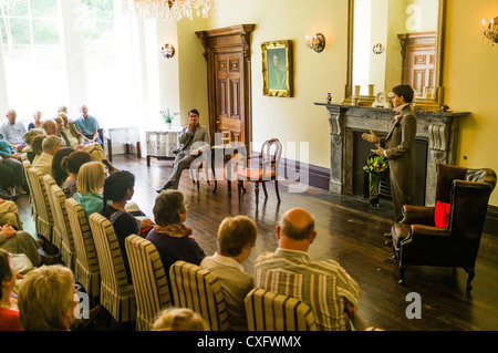 Une compagnie dramatique amateur présentant l'importance d'être constant sur les Galles Aberystwyth Nanteos Mansion Hotel UK Banque D'Images