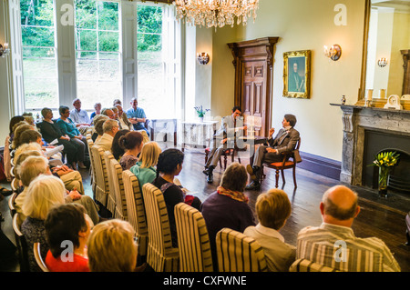 Une compagnie dramatique amateur présentant l'importance d'être constant sur les Galles Aberystwyth Nanteos Mansion Hotel UK Banque D'Images