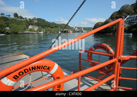 Passnger Bodinnick Voiture et ferry traversant la rivière Fowey Banque D'Images