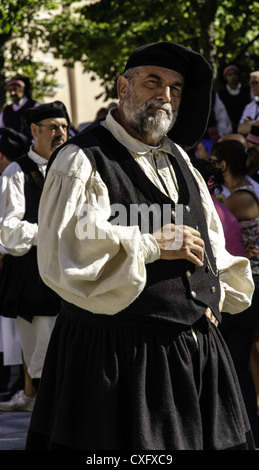 Un homme portant un costume traditionnel sarde à la fête religieuse Sagra del Redentore Nuoro Sardaigne Italie Banque D'Images