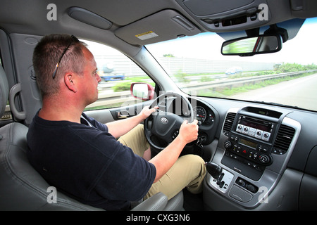 Berlin, tendu les automobilistes sur l'autoroute Banque D'Images