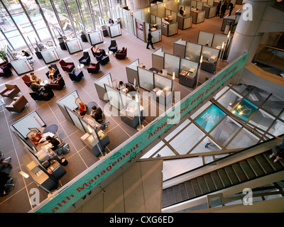 Bureaux cloisonnés au siège de la HSBC à Central, Hong Kong. Banque D'Images