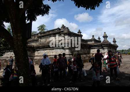 Penataran Candi, datant du 12ème siècle, se trouve à environ 10 kilomètres au nord de Blitar, et est le plus grand dans l'Est de Java Banque D'Images