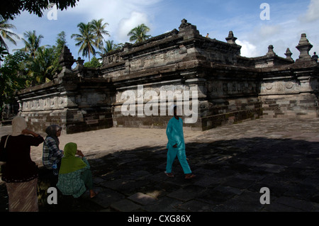 Penataran Candi, datant du 12ème siècle, se trouve à environ 10 kilomètres au nord de Blitar, et est le plus grand dans l'Est de Java, Banque D'Images