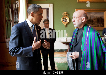 Le président américain Barack Obama avec le Président Hamid Karzai de l'Afghanistan à la Maison Blanche le 12 mai 2010 à Washington, DC. Banque D'Images