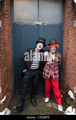 Clowns à l'église Holy Trinity à Dalston, est de Londres pour assister à un service religieux à la mémoire de Joseph Grimaldi, England, UK Banque D'Images