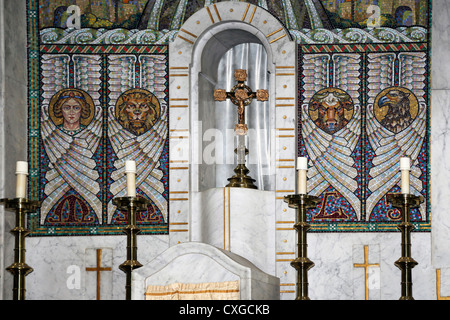 Surrey Angleterre Sutton église Notre Dame du Rosaire autel mosaïque des quatre évangélistes Banque D'Images