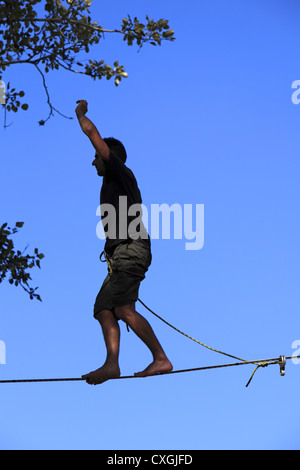 Slackling pendant l'Festislack à Saint Laurent d'Aigouze, Languedoc Roussillon, France Banque D'Images